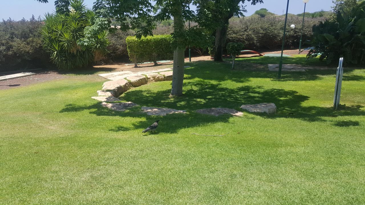 Neot Golf Caesarea Garden Apartment Екстер'єр фото